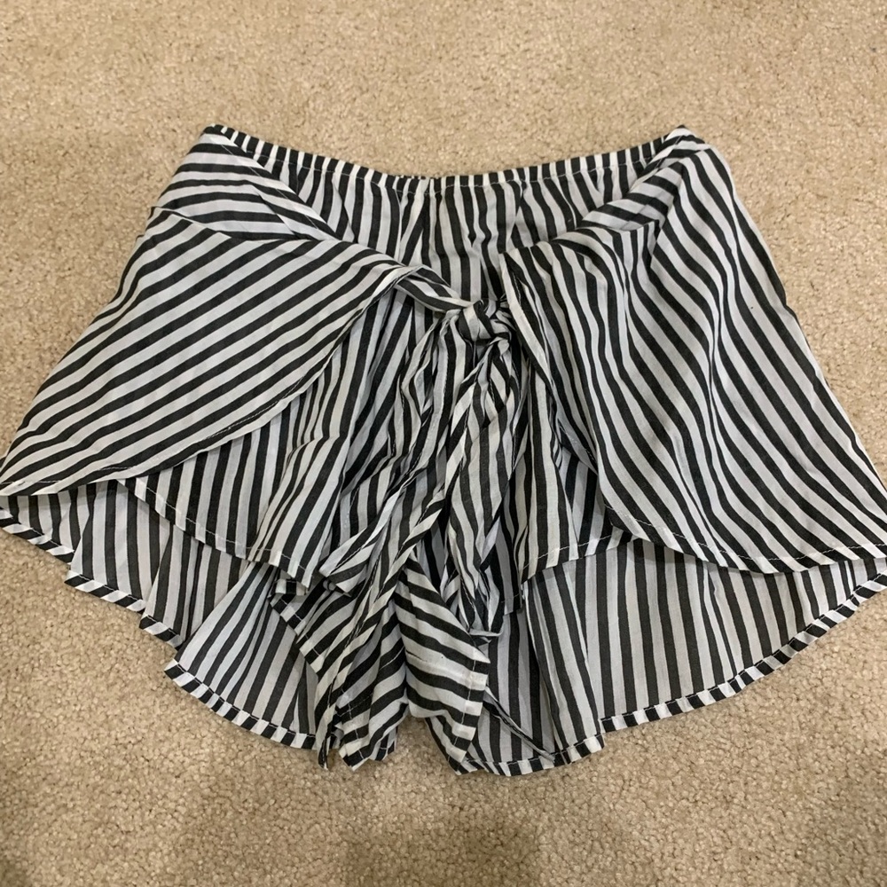 Revolve Elan brand pinstripe tulip hem shorts